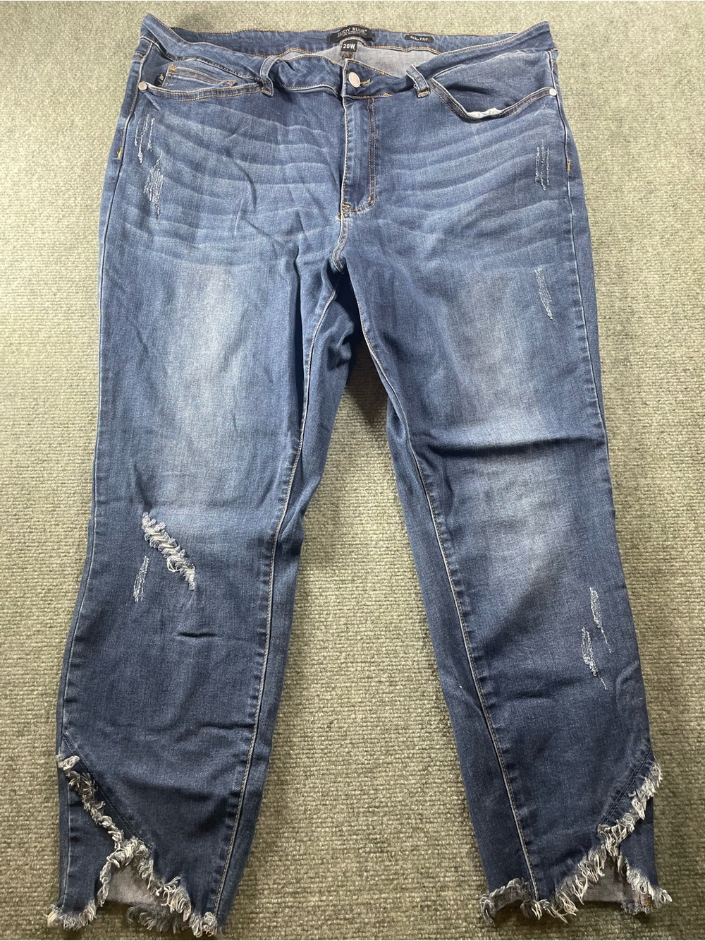 Judy Blue Distressed Cropped Blue Denim with Frayed Hem
